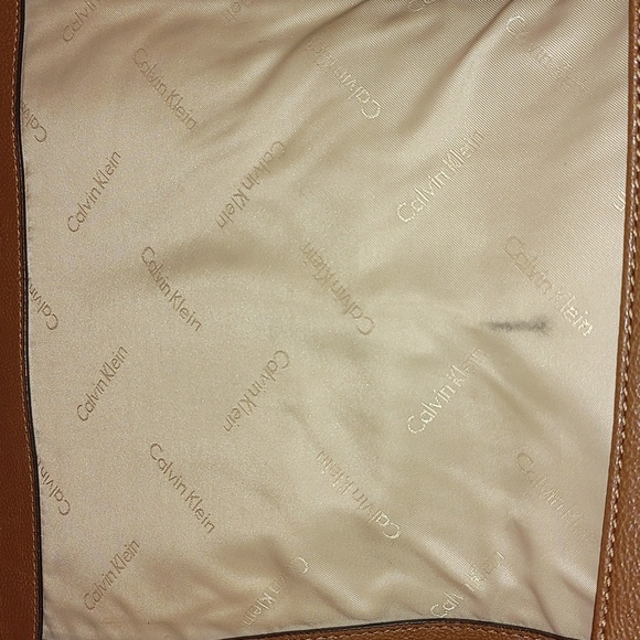 Calvin Klein - Picture 3 of 8